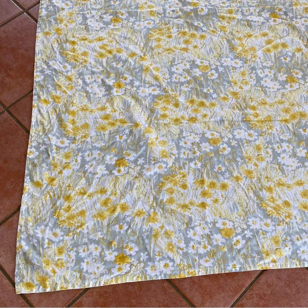 Vera Cornflower Cloth Tablecloth 30 X 78 Yellow White Gray Floral Cotton Blend